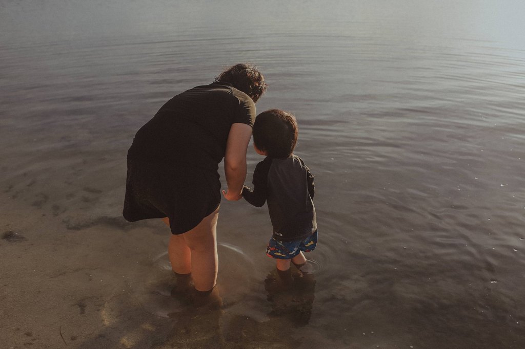 Checking out some fish with Tita Glassils